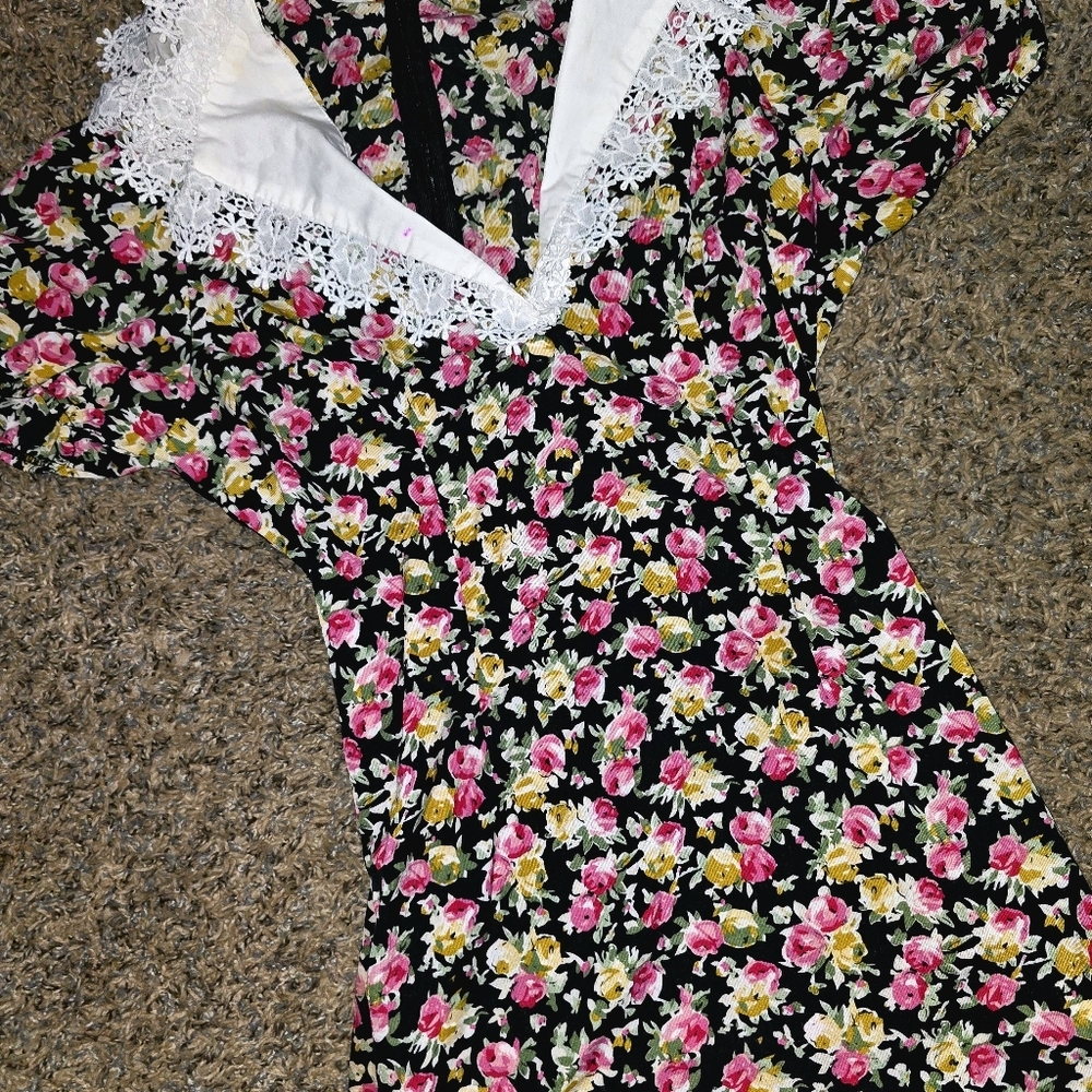Floral Puff Sleeve Dress with Lace Collar, Medium – Vintage Cottagecore - Picture 4 of 5